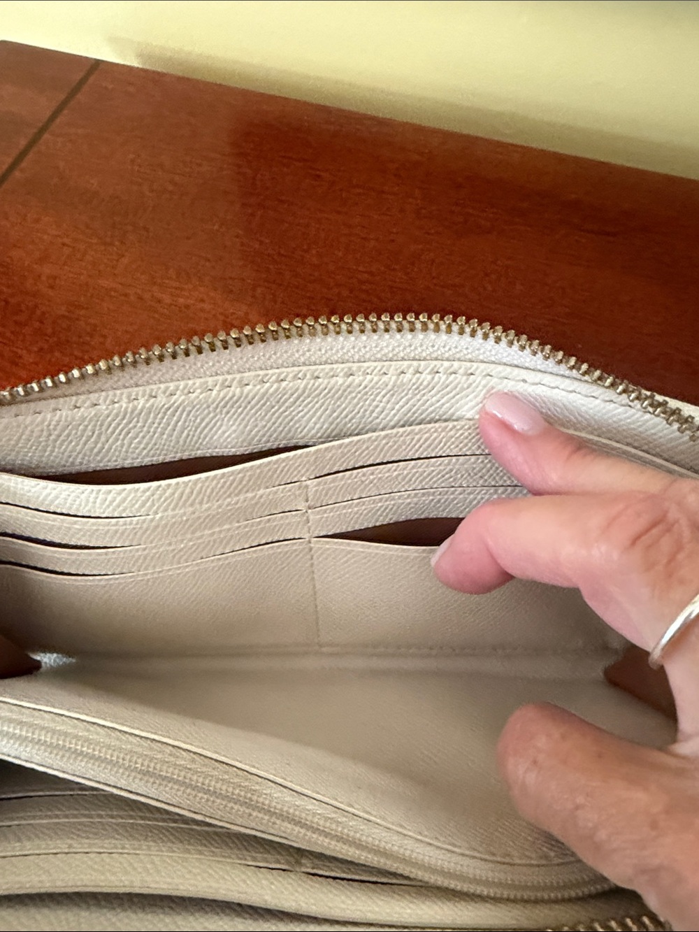 Coach Crossgrain Leather Accordion Zip Wallet Chalk/Light Khaki # F54007 - Picture 6 of 7